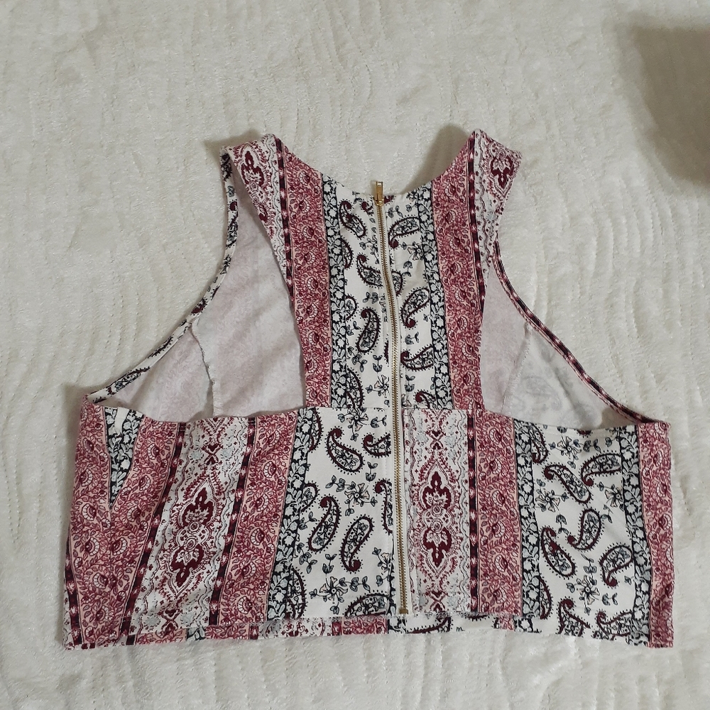 Patterned halter top - Picture 2 of 2
